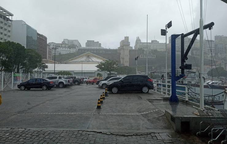 Tempo permanece chuvoso em Salvador nesta quinta-feira; veja previsão