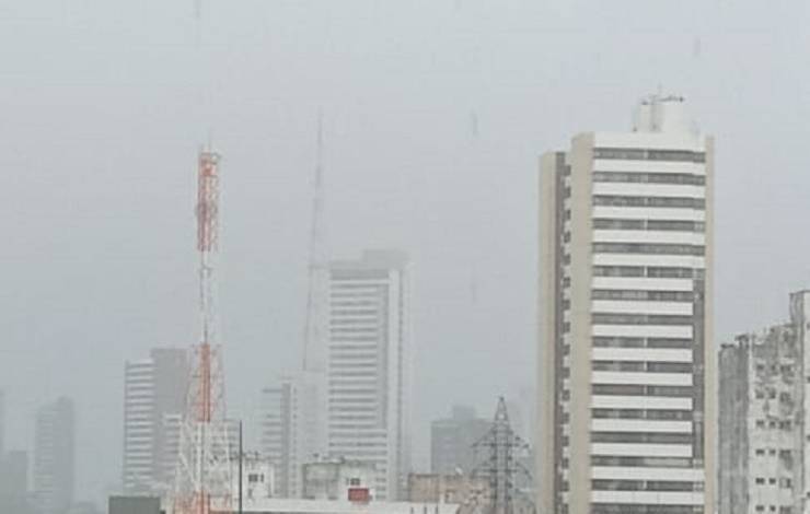 Tempo fechado: Salvador segue com chuva e ventos fortes nesta quinta-feira