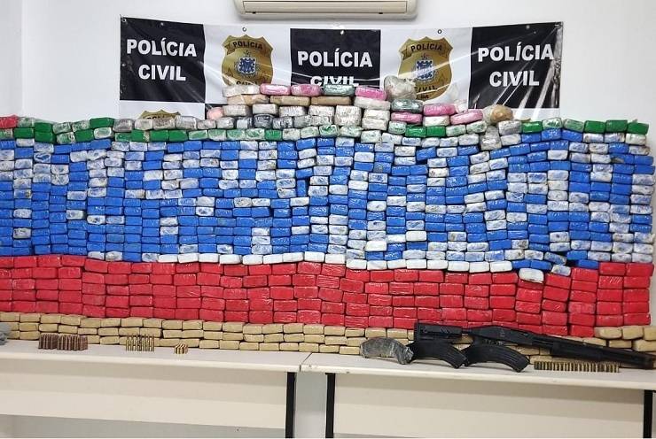 Operação policial apreende mais de meia tonelada de drogas em Eunápolis; veja vídeo