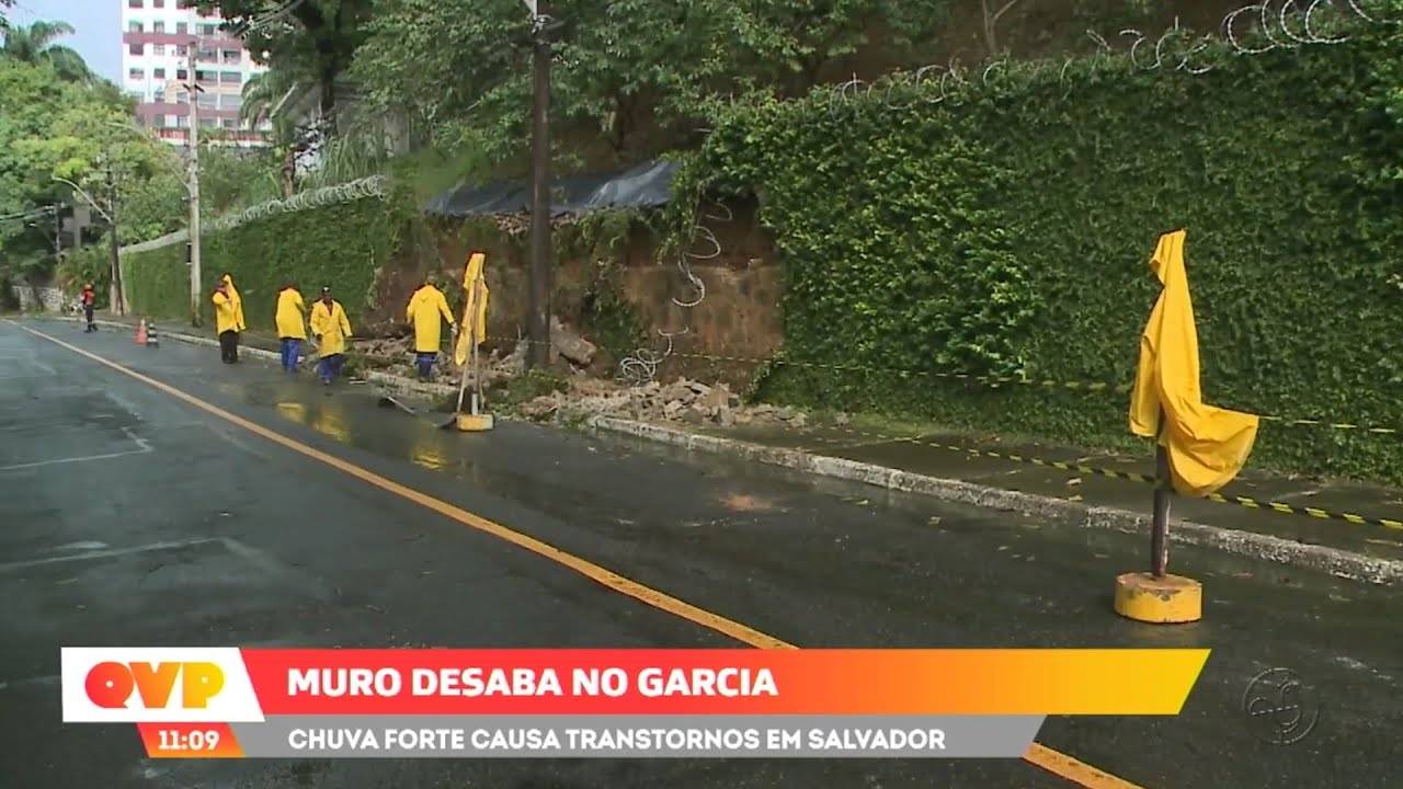 Parte do muro do colégio Antônio Vieira cai devido às fortes chuvas em Salvador