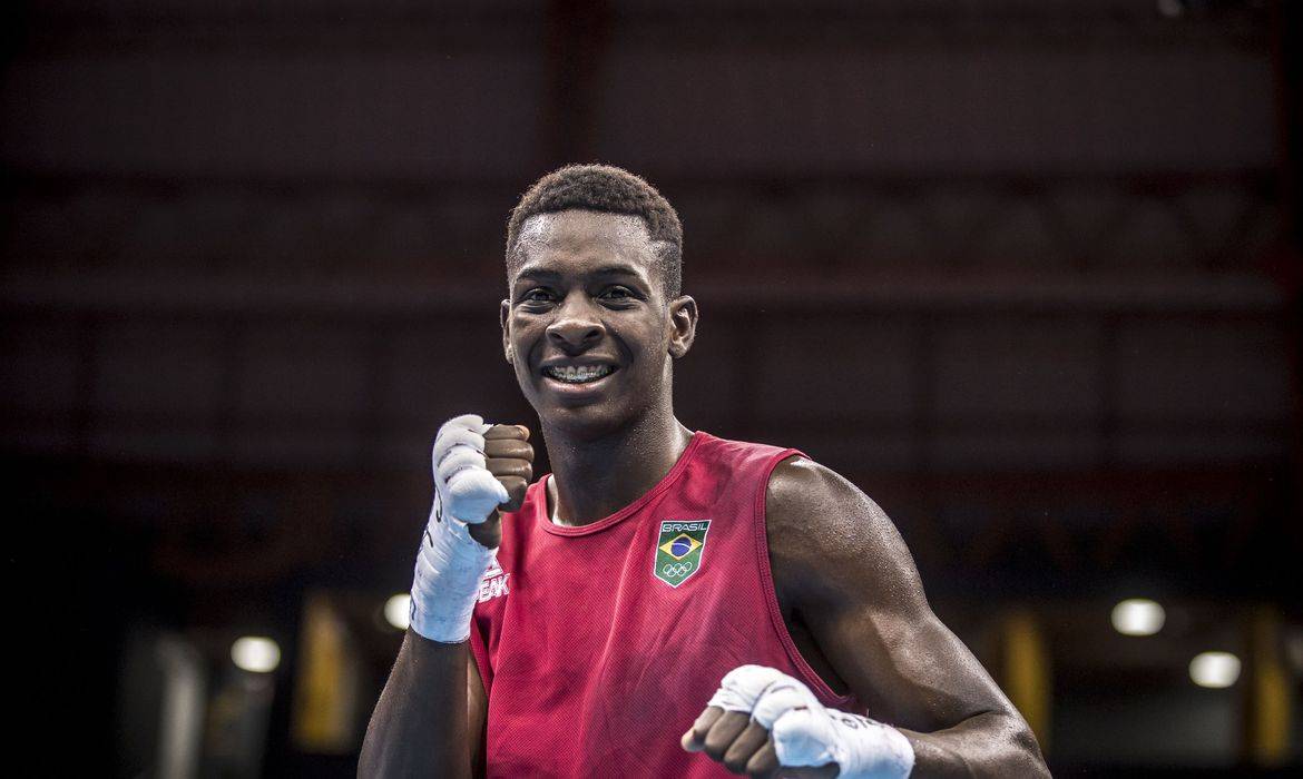 Keno Marley vence confronto e avança no Mundial de Boxe