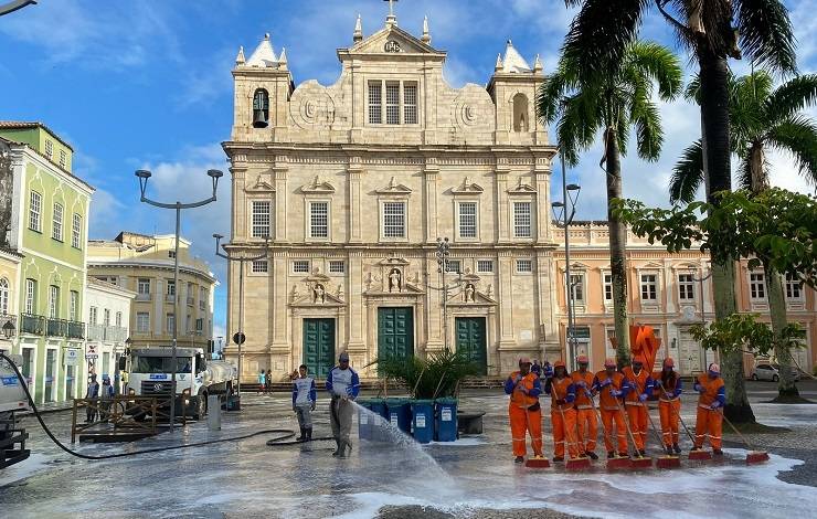 Centro Histórico recebe esquema especial de limpeza em Salvador