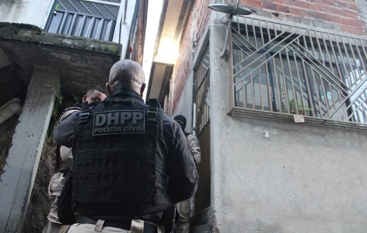 Megaoperação do DHPP combate tráfico de drogas em Salvador; criminosos são mortos