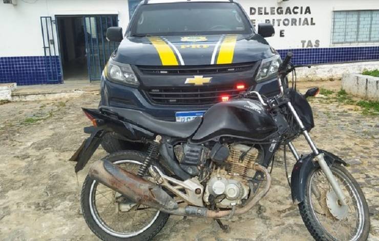 Mulher recebe moto de presente do ex-marido e acaba presa na Bahia