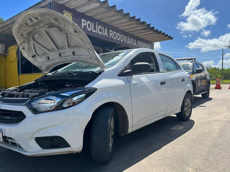 Mulher sem CNH pega carro emprestado do cunhado e acaba detida por receptação na Bahia