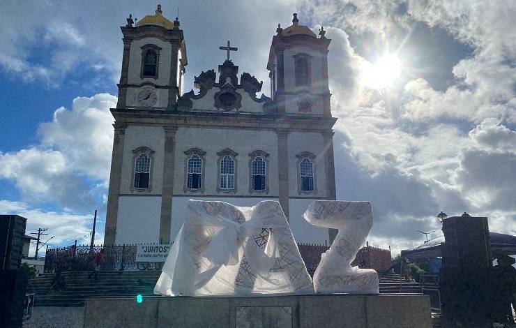 Palavra PAZ é reinstalada no Largo do Bonfim em clamor pelo fim da violência