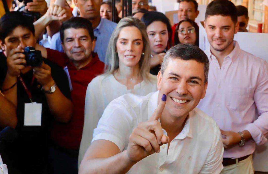 Santiago Peña é eleito presidente do Paraguai