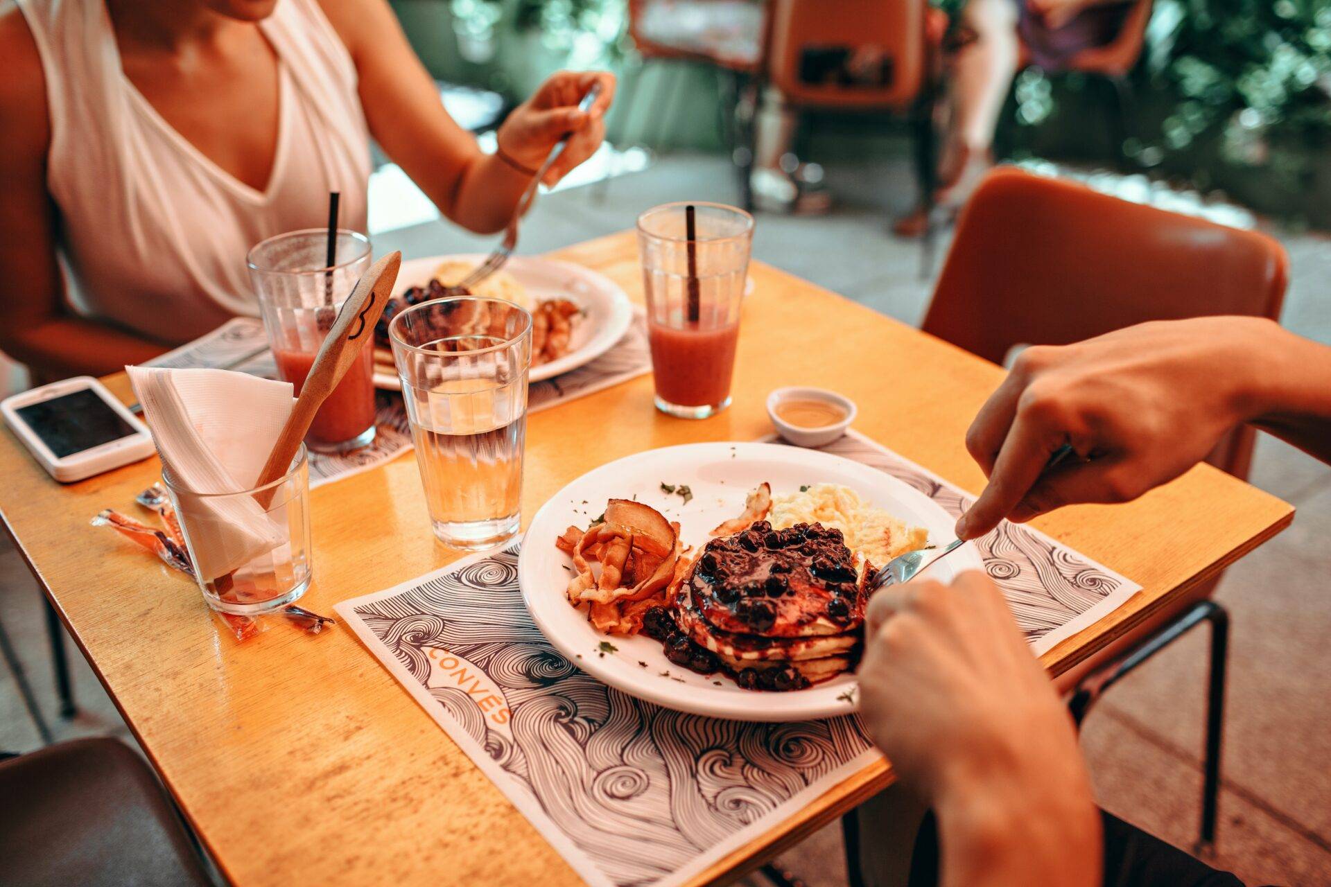 Não é mais permitido comprar bebidas alcoólicas com vale-refeição; confira as novas regras