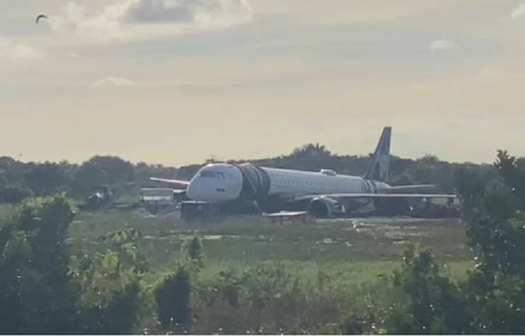 Após vistoria, Azul inicia remoção de aeronave envolvida em incidente em Salvador