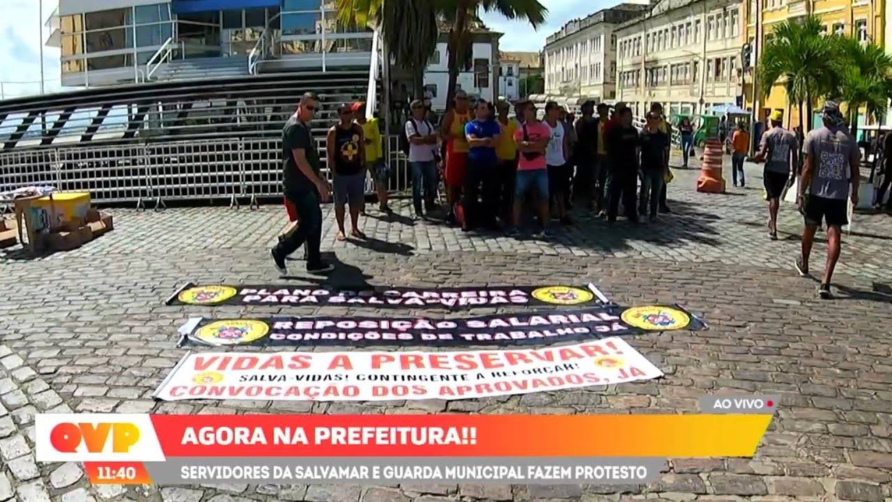 Funcionários da Salvamar e Guarda Municipal fazem protesto na porta da Prefeitura de Salvador