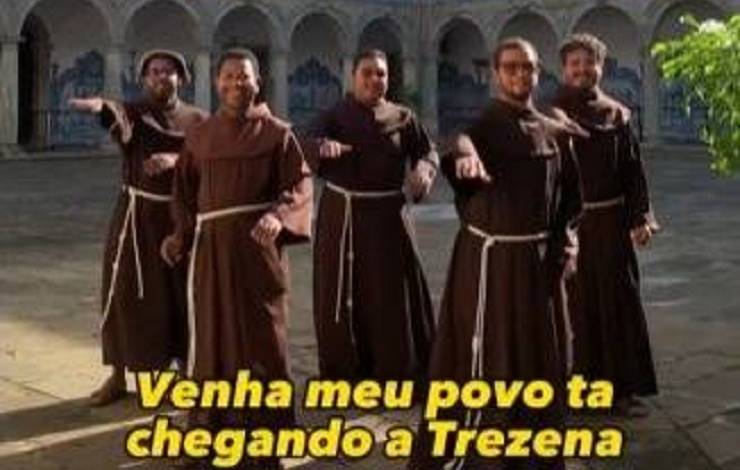 Franciscanos de Salvador fazem dança de 'Tiktok' e divertem internet com convite; confira