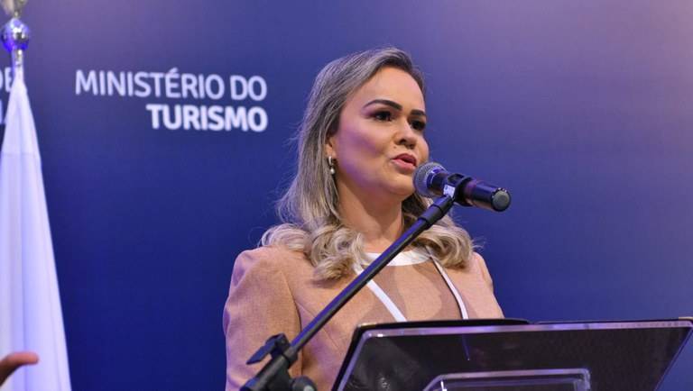 Lula autoriza troca no Turismo e substituição de ministra pode ocorrer já na terça-feira