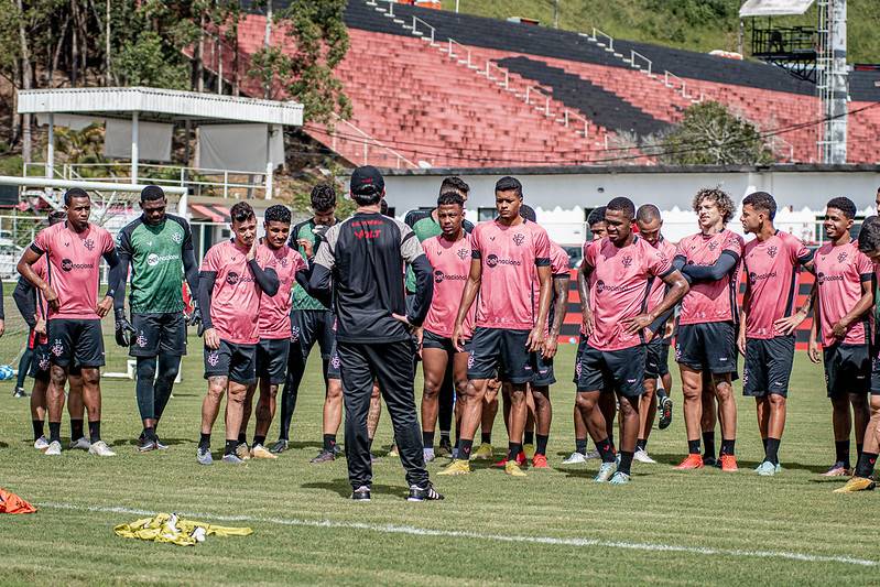 Visando ponta da tabela, Vitória encerra preparação para confronto contra Guarani