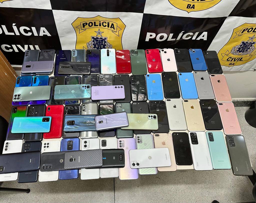 Homem é preso por suspeita de comercializar celulares roubados; mais de 300 aparelhos foram apreendidos