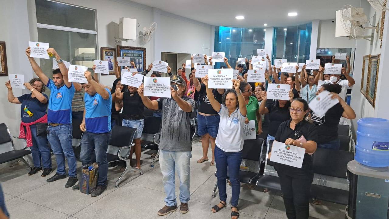 Professores de Banzaê em paralisação exigem cumprimento do Plano de Carreira do Magistério