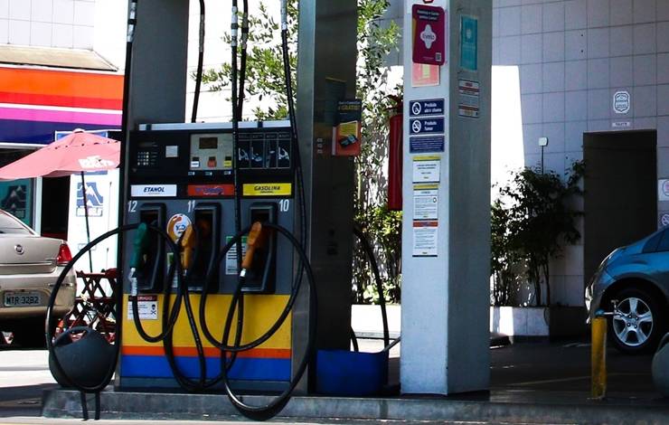 Já abasteceu o carro hoje? Petrobras reduz preços da gasolina em 5,3%