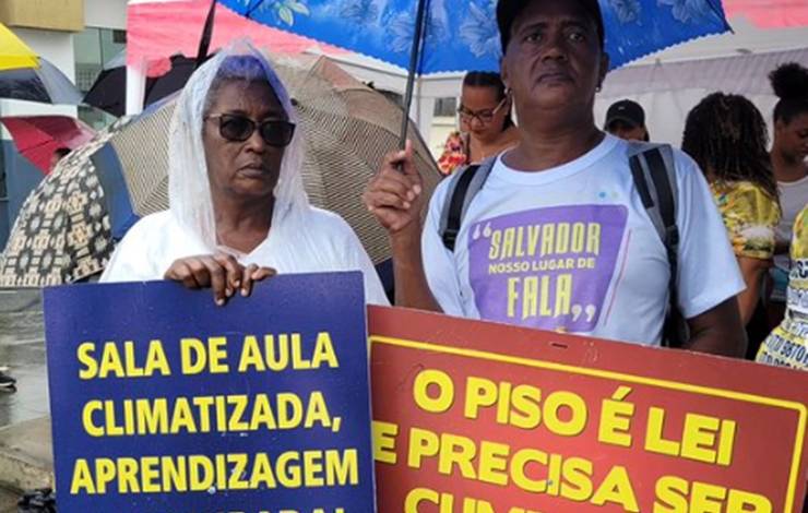 Professores paralisam atividades em Salvador após aprovação de reajuste salarial de 8%