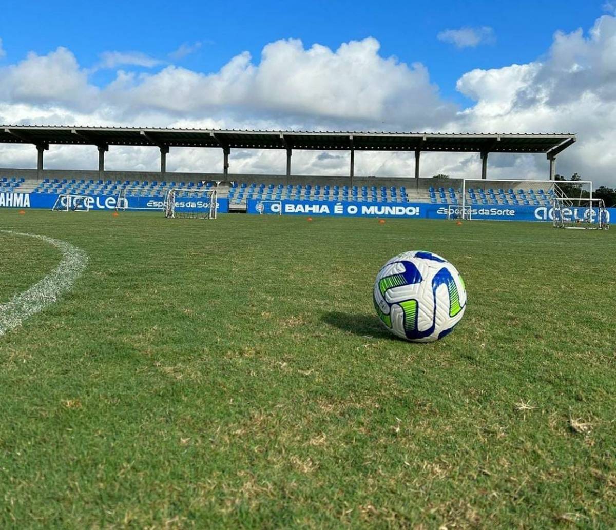 Torcedoras do Bahia são vítimas de racismo de gremistas