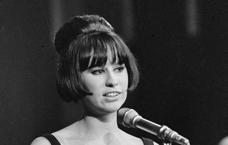 Primeira brasileira a ganhar um Grammy, cantora baiana Astrud Gilberto morre aos 83 anos