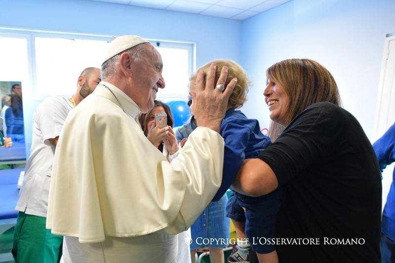 Papa Francisco deixará hospital nesta sexta-feira após cirurgia abdominal