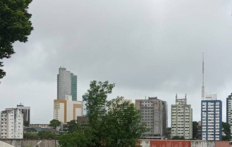 Tempo Fechado: Salvador tem muitas nuvens e períodos de chuva ao longo desta terça-feira