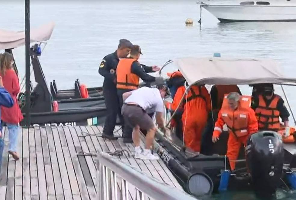 Tripulantes de veleiro que naufragou em Ilhéus são resgatados após cerca de sete horas no mar