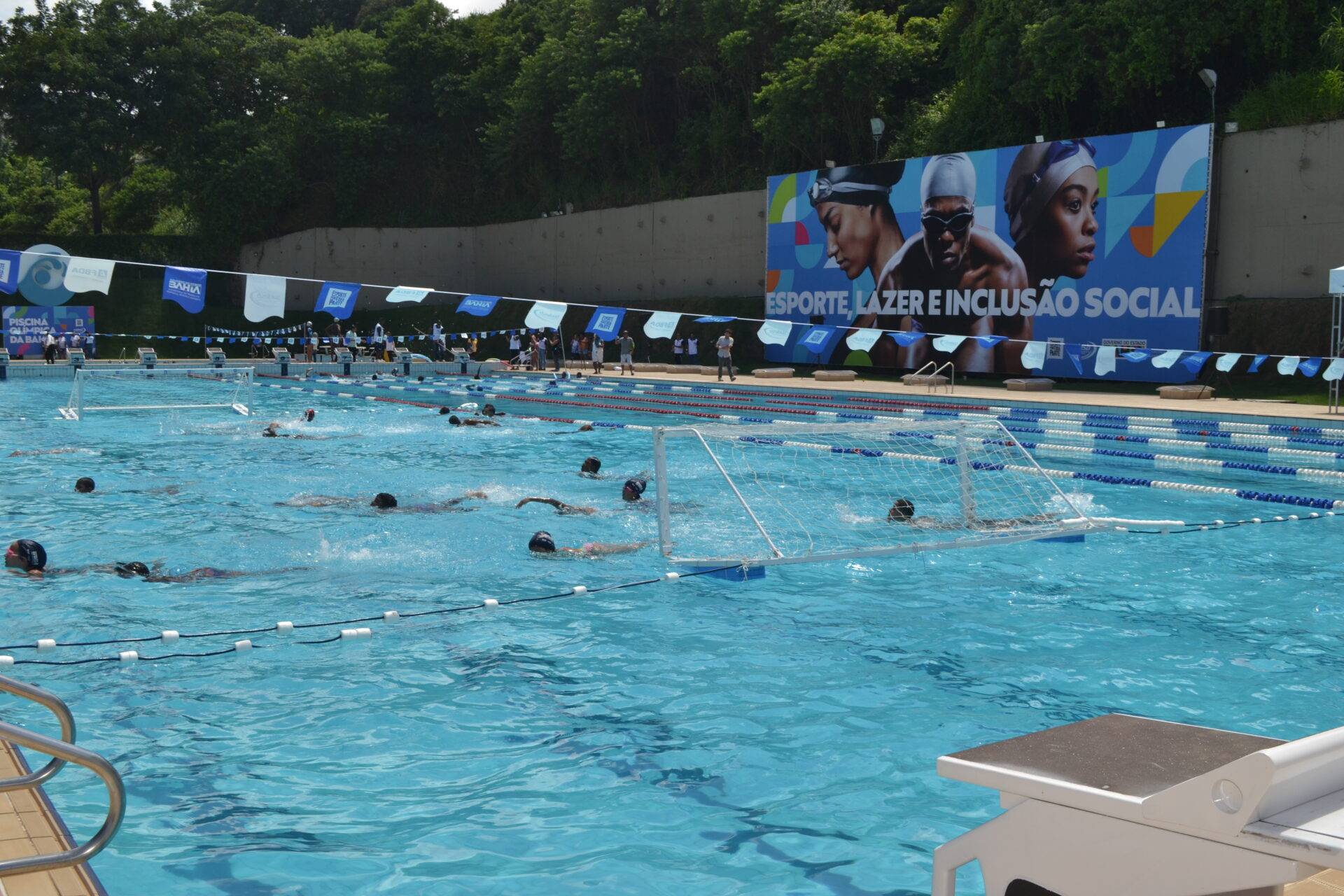 Campeonato Brasileiro de Natação acontece na Piscina Olímpica da Bahia e tem atletas da casa como destaque