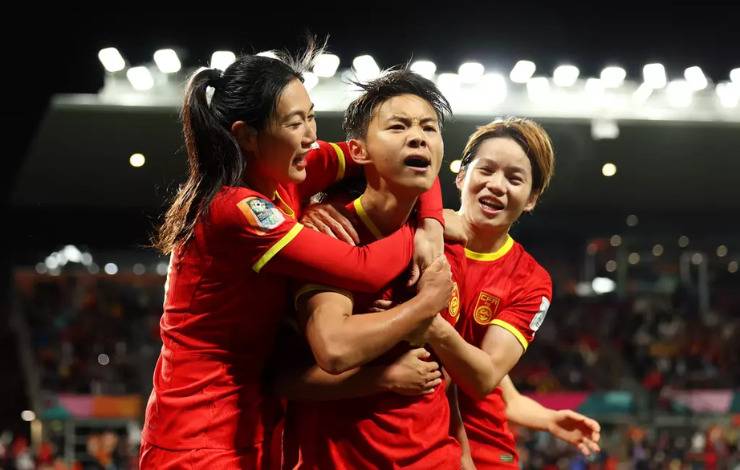 China joga com uma a menos, mas vence Haiti com gol de pênalti