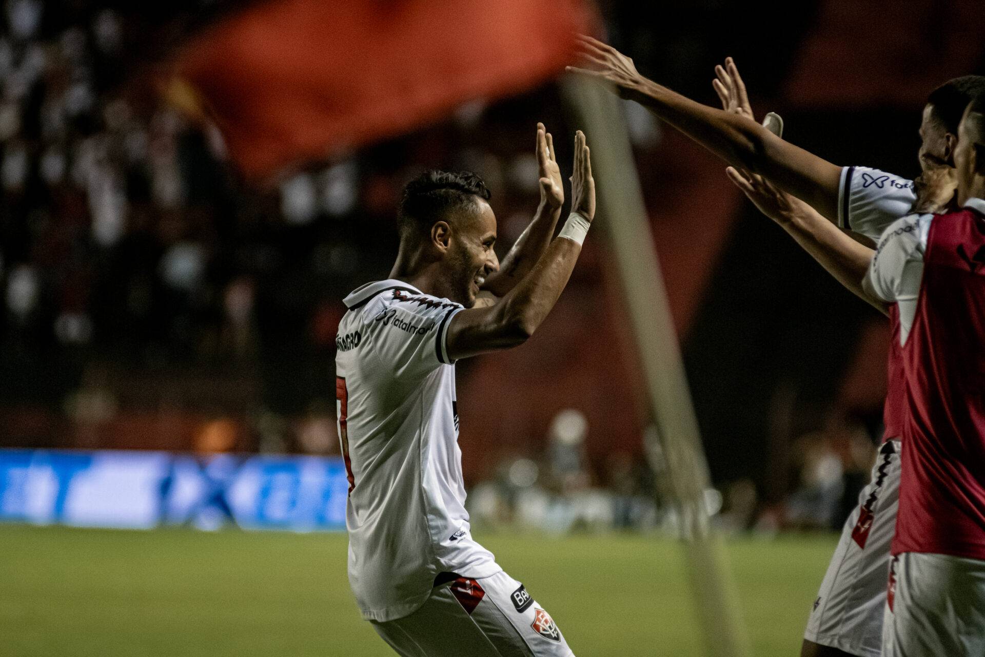 O Leão voltou! Vitória tem metade dos jogos da Série B na liderança da competição