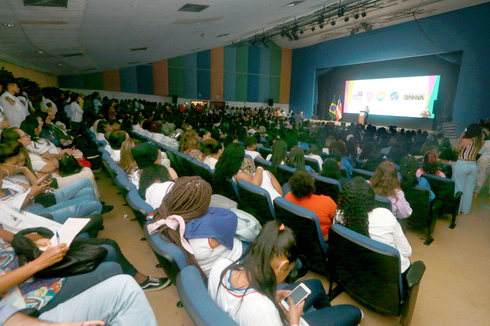 Trabalhadores da Uneb denunciam calotes de empresas e cobram solução da reitoria durante evento em Salvador