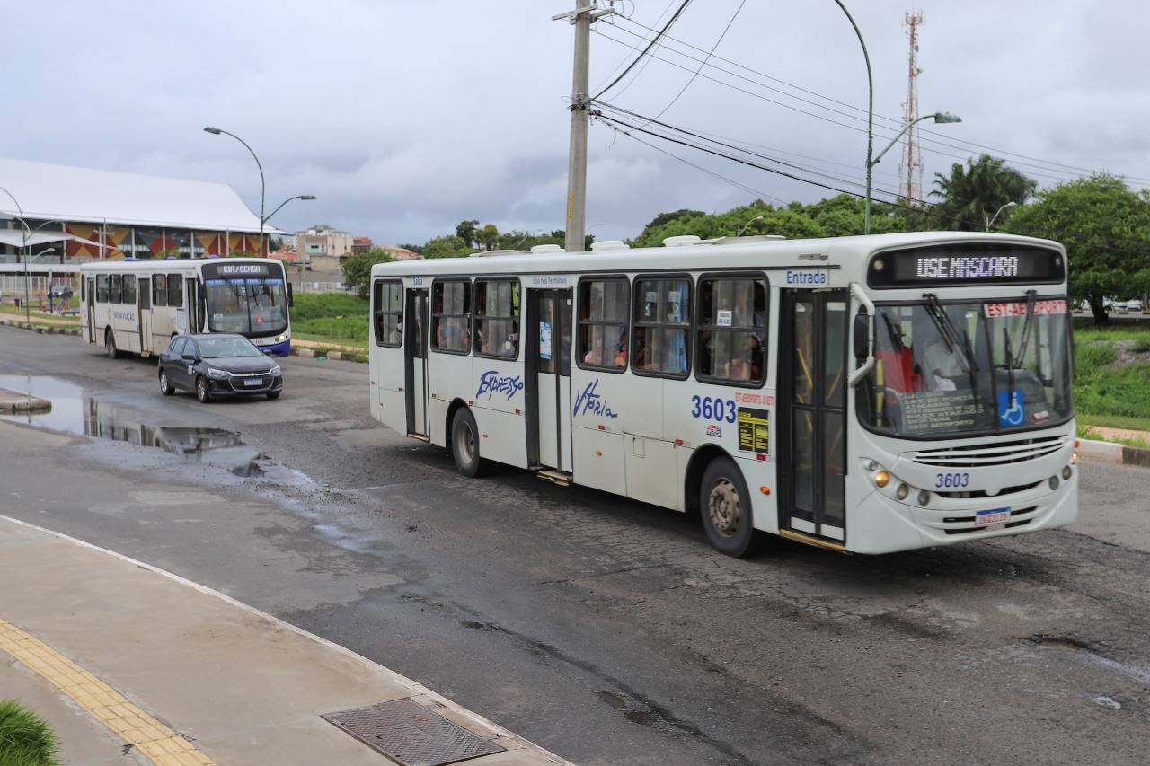 Liminar suspende greve e ônibus voltam a circular com 50% da frota em Lauro de Freitas