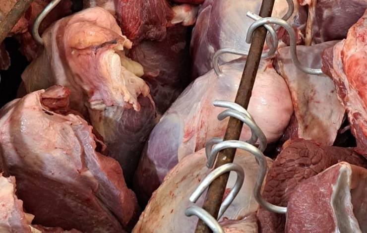 Uma tonelada de carne imprópria para o consumo é aprendida na Bahia; produto será incinerado