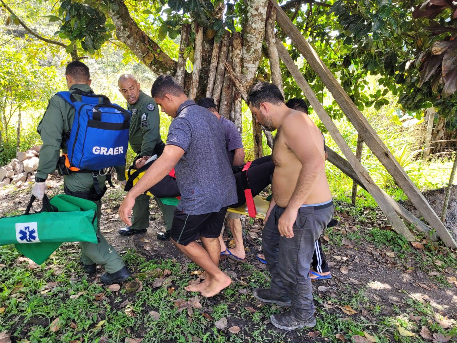 Grupamento Aéreo e Bombeiros resgatam turista acidentado na Chapada Diamantina