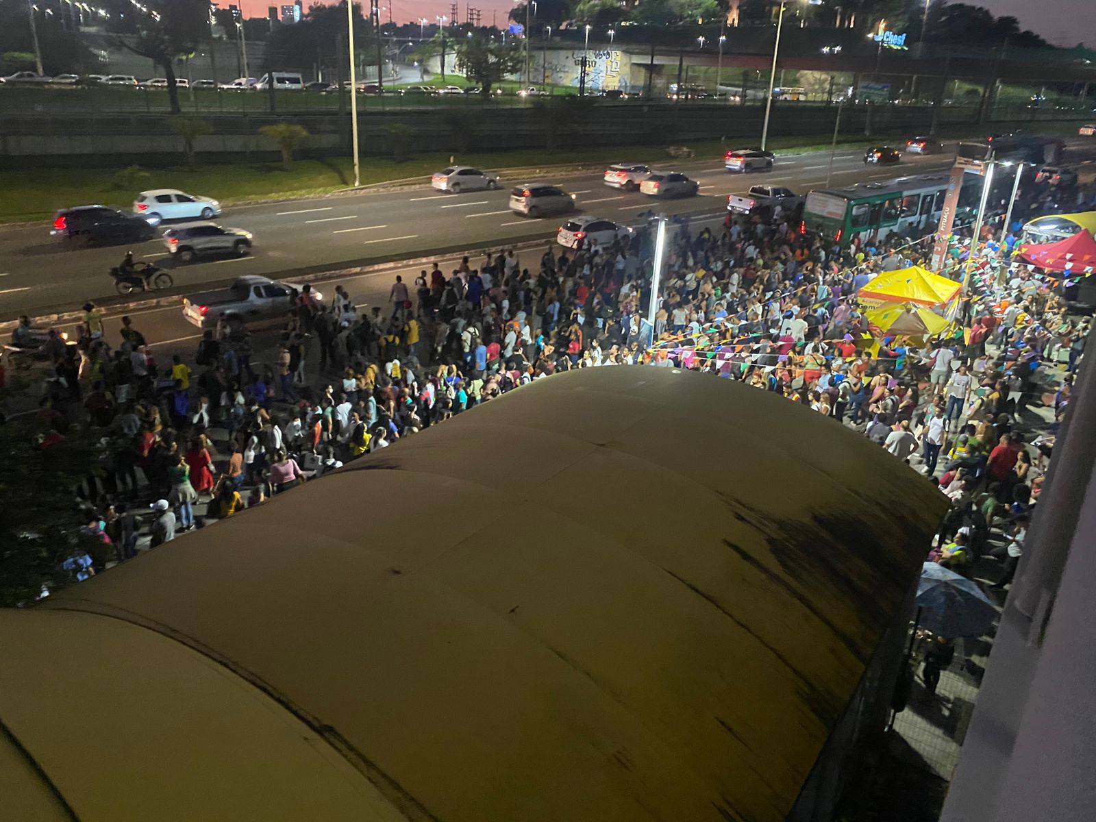 Trecho do metrô de Salvador volta a funcionar após mais de 5 horas de paralisação