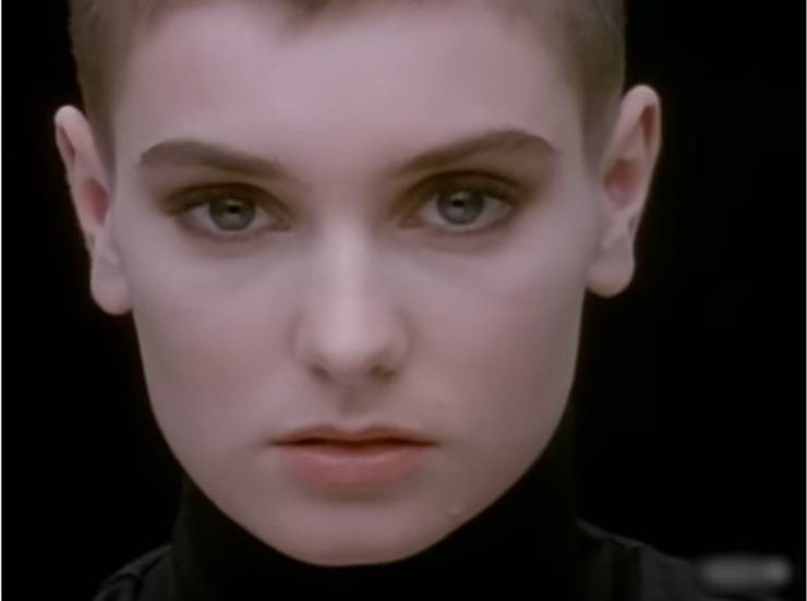 Sinéad O'Connor cancelou shows no Brasil para cuidar do filho; cantora morreu nesta quarta, aos 56 anos