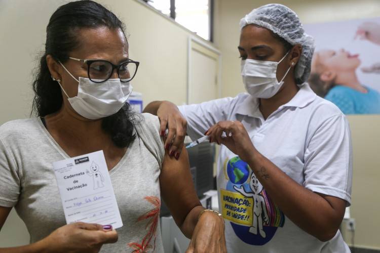 Prefeitura de Salvador retoma vacinação para Covid-19 e gripe nesta segunda-feira (24)