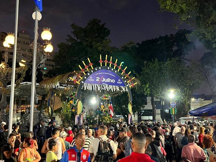 Volta dos caboclos encerra festejos da Festa da Independência da Bahia