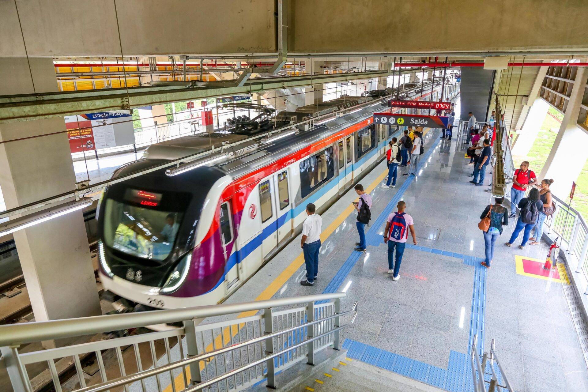 Metrô de Salvador retoma funcionamento nas 2 linhas depois de 9 horas; bilhetes estão de graça