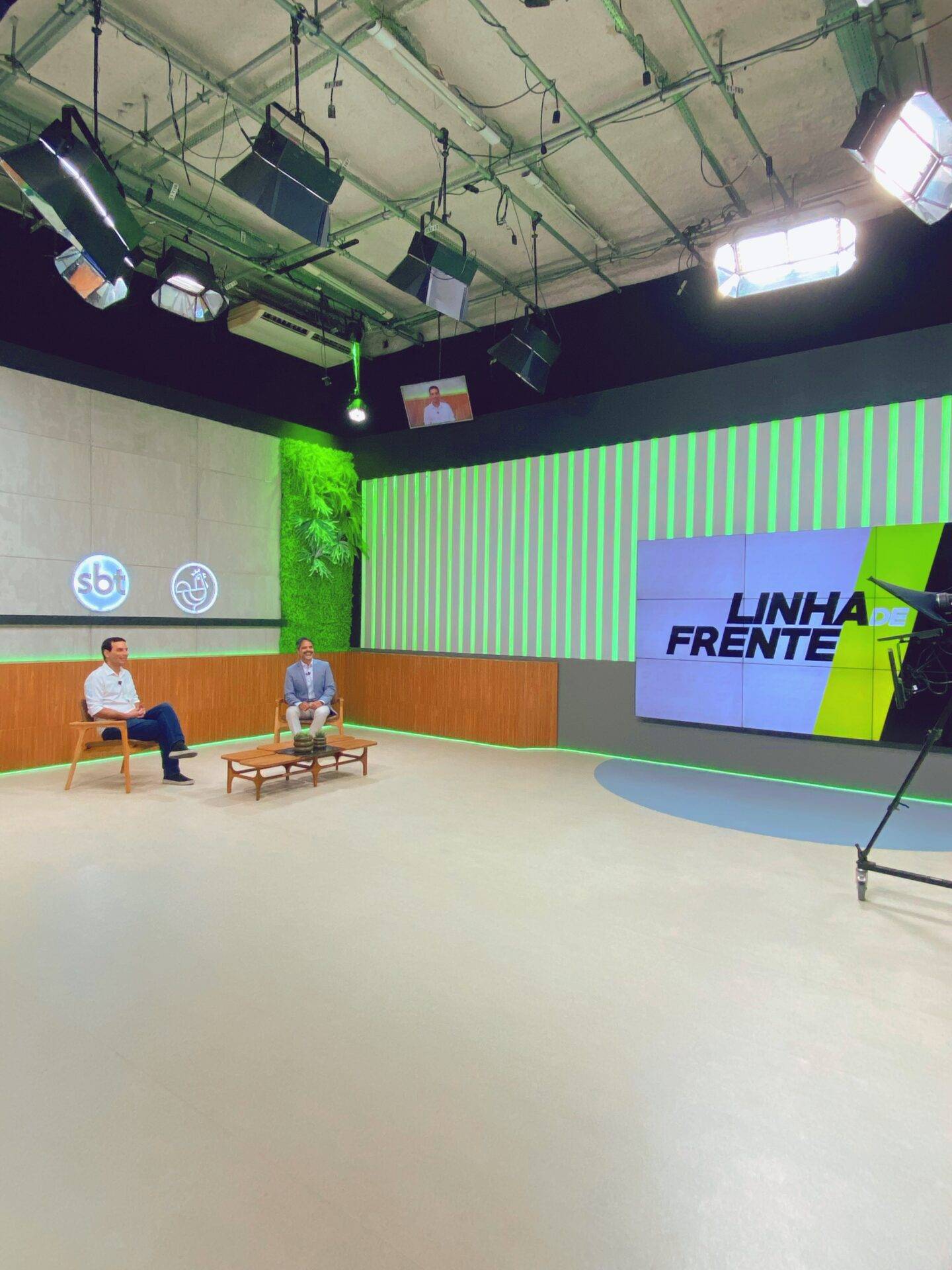 Deputado federal Leo Prates visita TV Aratu e participa do Linha de Frente