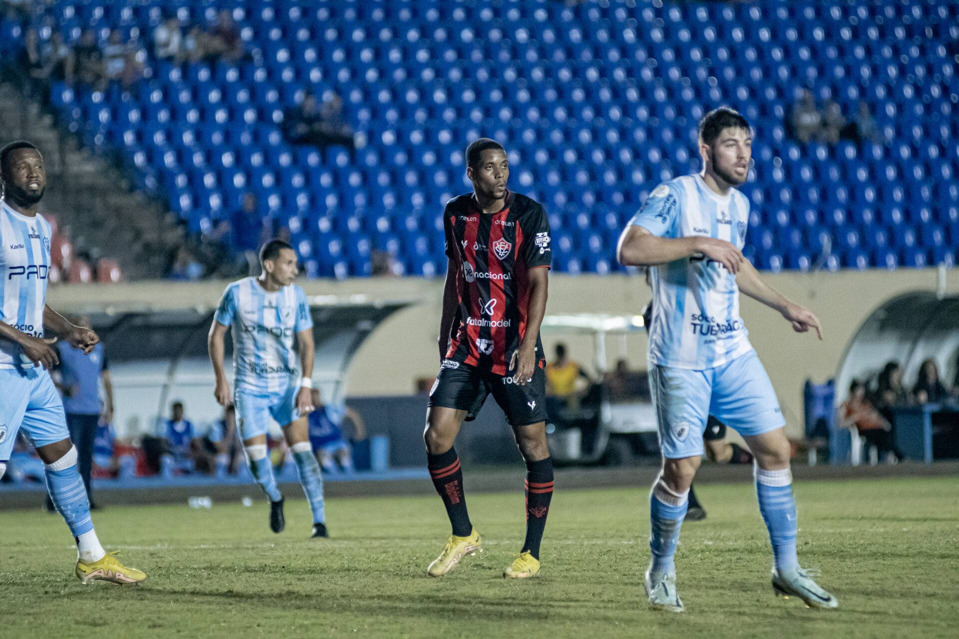 Vitória perde para o Londrina e deixa ponta da Série B do Brasileirão