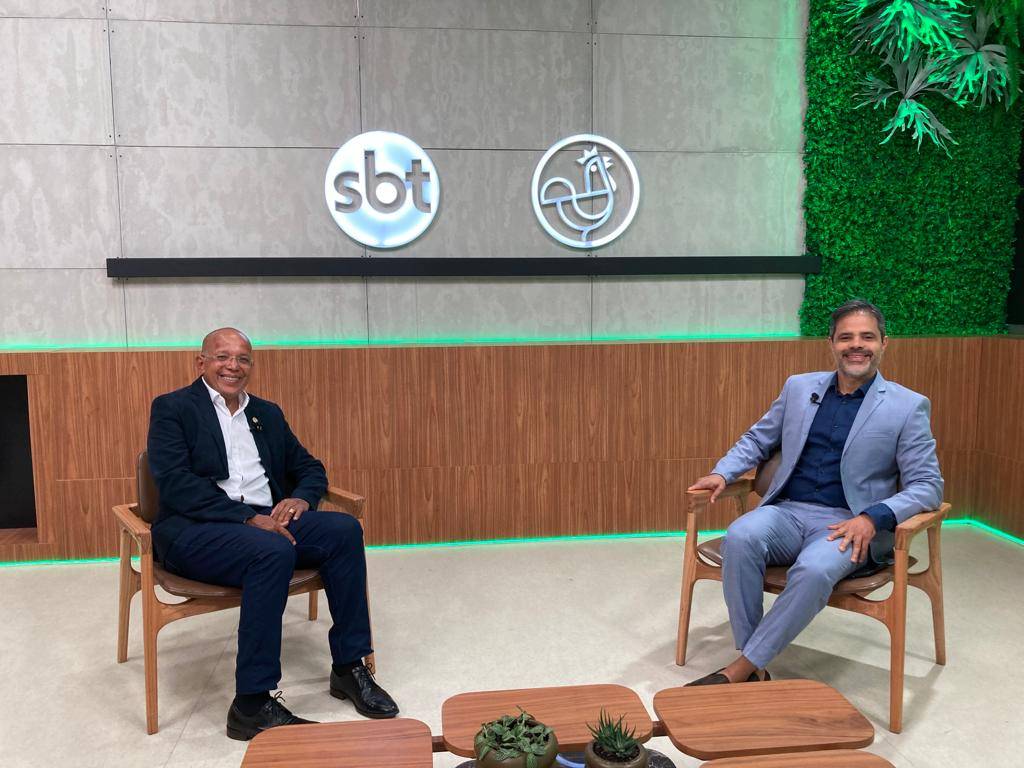 Vereador Luiz Carlos Suíca visita Grupo Aratu e é entrevistado no Linha de Frente