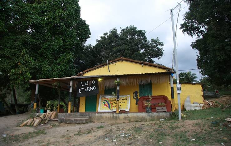 IMAGENS INÉDITAS: casa de Mãe Bernadete ainda está com marcas deixadas pelos assassinos