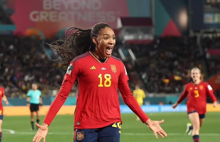 Com gol no final, espanholas vencem as suecas e se garantem na decisão da Copa