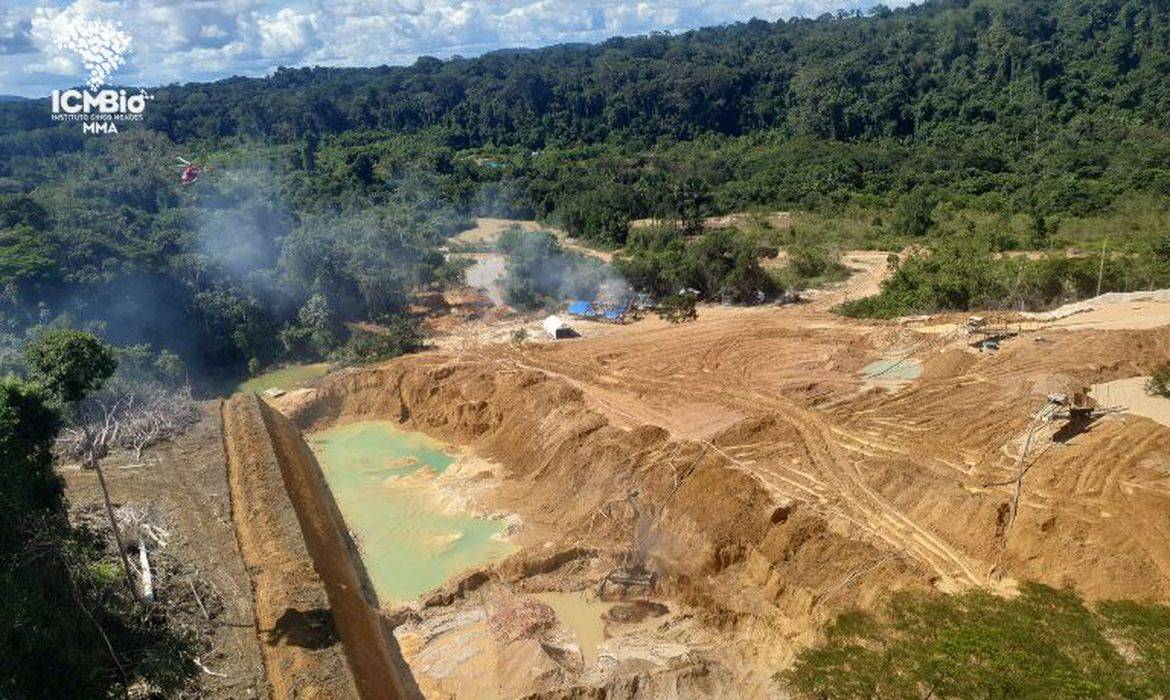 Polícia Federal e Ibama desmontam garimpos ilegais em Mato Grosso