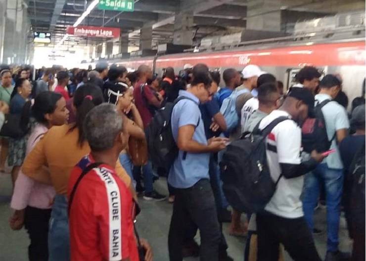 Furto de celular causa tumulto dentro de trem e impacto na circulação da Linha 1 do Metrô de Salvador