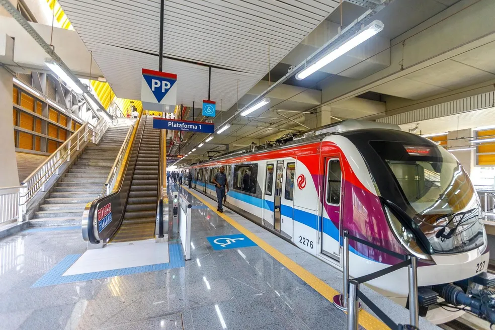 Linha 2 do metrô de Salvador volta a funcionar após quase 9 horas; passagem está gratuita