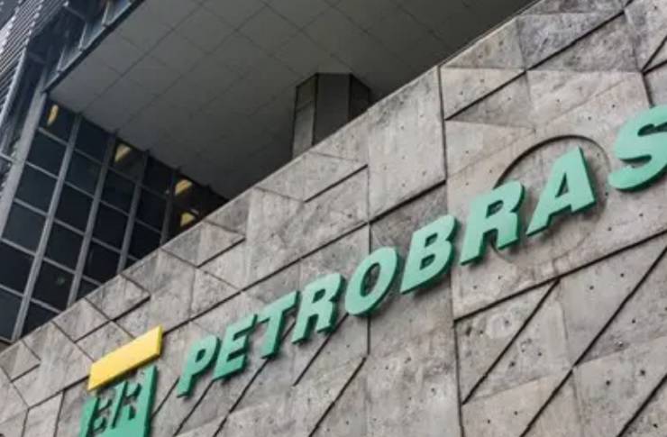 Começa a valer hoje aumento da Petrobras nos preços da gasolina e diesel