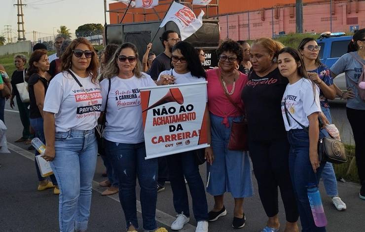 Em estado de greve, professores de Camaçari realizam assembleia nesta quarta-feira