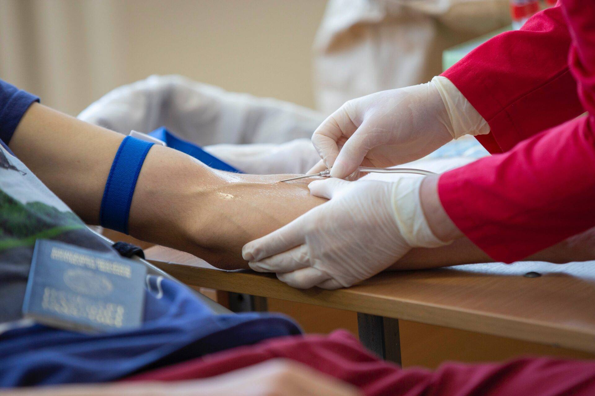 Hemoba e faculdade de Salvador fazem coleta de sangue em estacionamento de shopping nesta semana