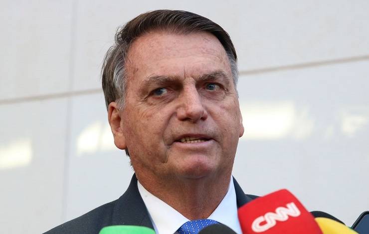 Ex-presidente Jair Bolsonaro é internado em São Paulo e vai passar por cirurgias